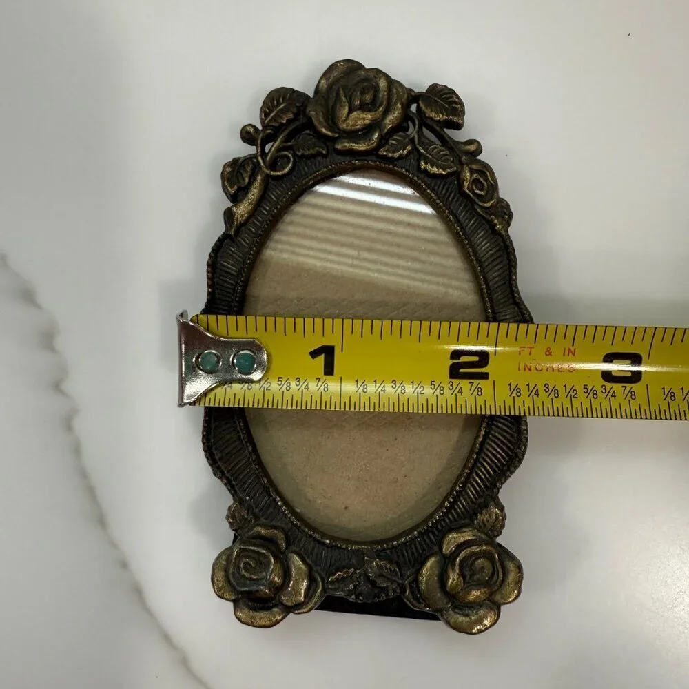 VTG Brass? The Weston Gallery Miniature Oval Floral Relief‎ Metal Easel Frame